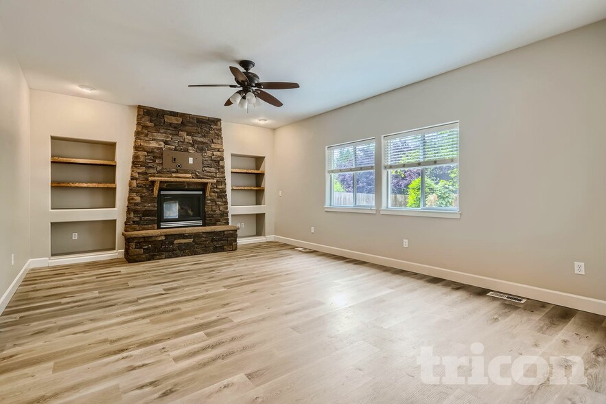 Building Photo - 11805 1st Pl SE