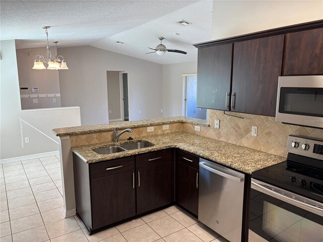 Building Photo - 1326 Hillview Dr