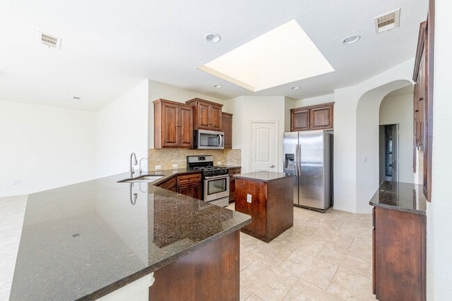 Building Photo - 4 Bedroom 2 Bathroom Ready to rent April 1st, 2026