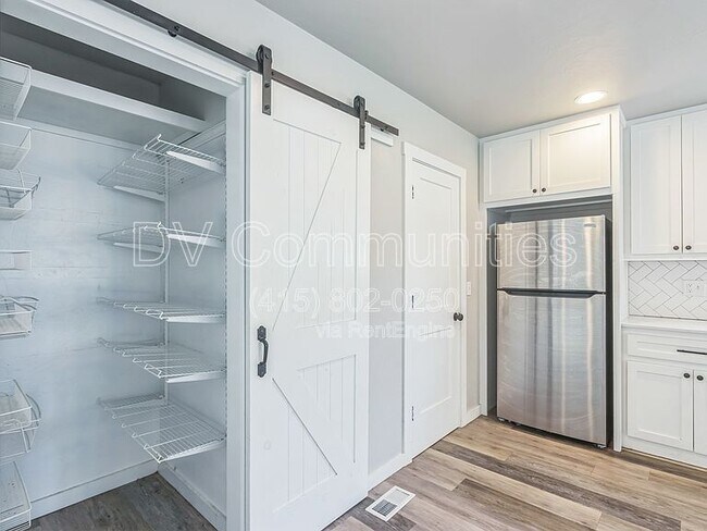 Building Photo - 3408 Oak Grove Dr