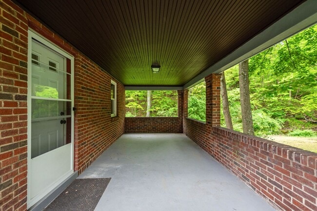 Building Photo - Stunning 3 bedroom home in Wilkins Township available June 15!
