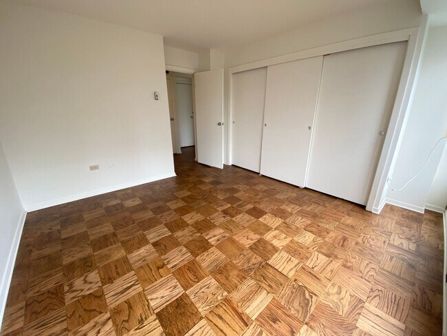 Building Photo - Light and Bright 1 bedroom 1 bath condo first hill