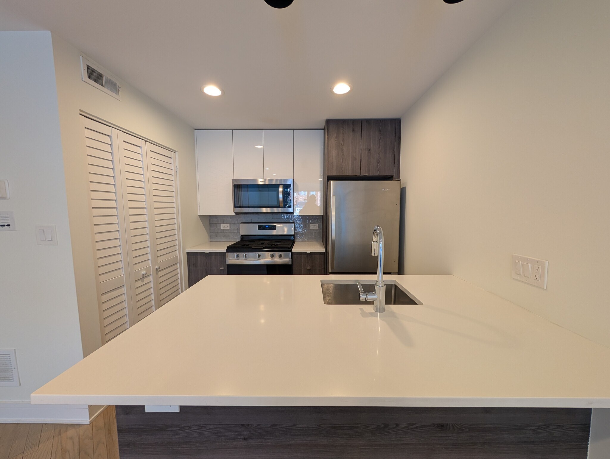 Building Photo - 3763 N Sheffield Ave