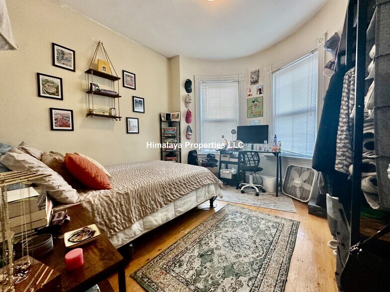 Building Photo - 5 Sachem St