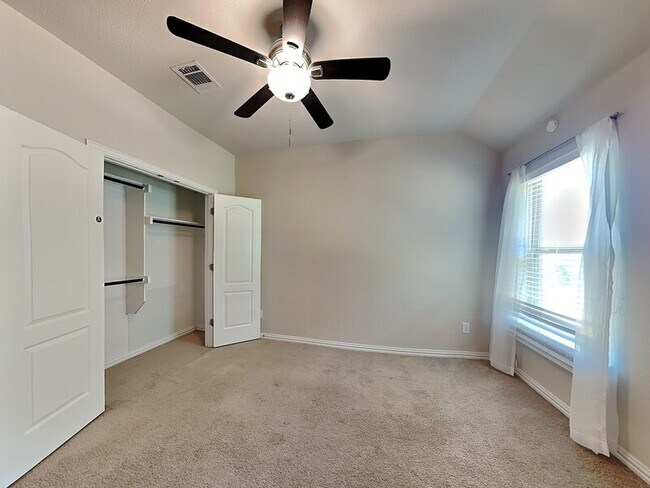 Building Photo - 816 Water Garden Cir