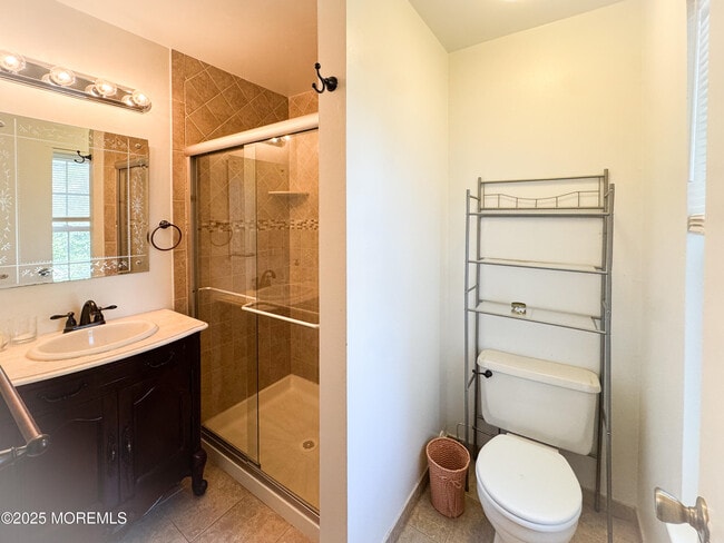 Building Photo - 438 Oak Knoll Dr