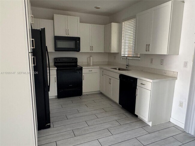 Building Photo - 1030 SE 23rd Terrace