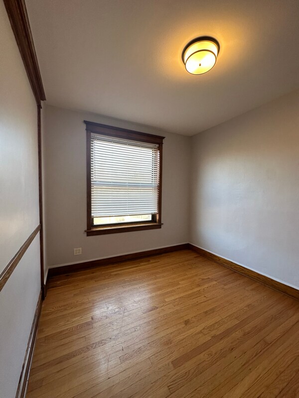 Building Photo - 1949 W Grace St