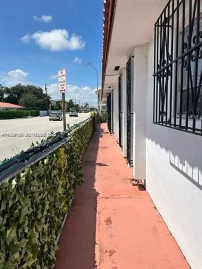 Building Photo - 1101 SW 17th Ave