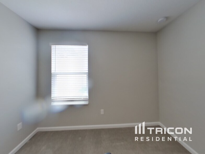 Building Photo - 77038 Crosscut Wy