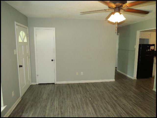 Building Photo - 1020 Towering Oaks Dr