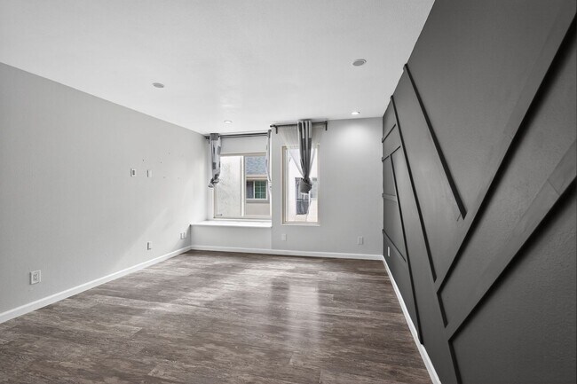 Building Photo - Santee 2 Bedroom 2 Bath Condo with Garage