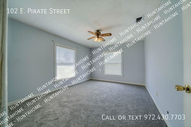 Building Photo - 102 E Pirate St