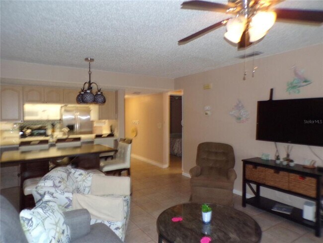 Building Photo - 4016 Oakview Dr