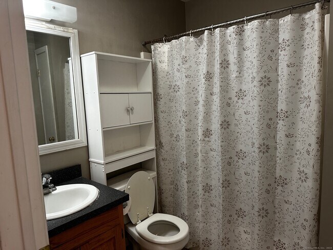 Building Photo - 44 Taft Pointe