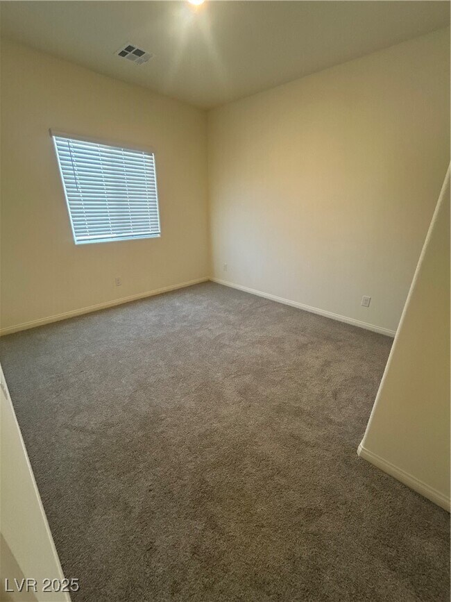 Building Photo - 213 Late Harvest Ave