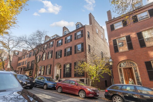 Building Photo - 14 Chestnut St