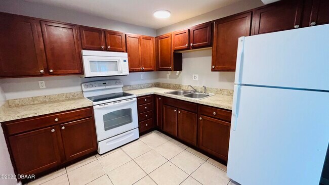 Building Photo - 732 N Halifax Ave