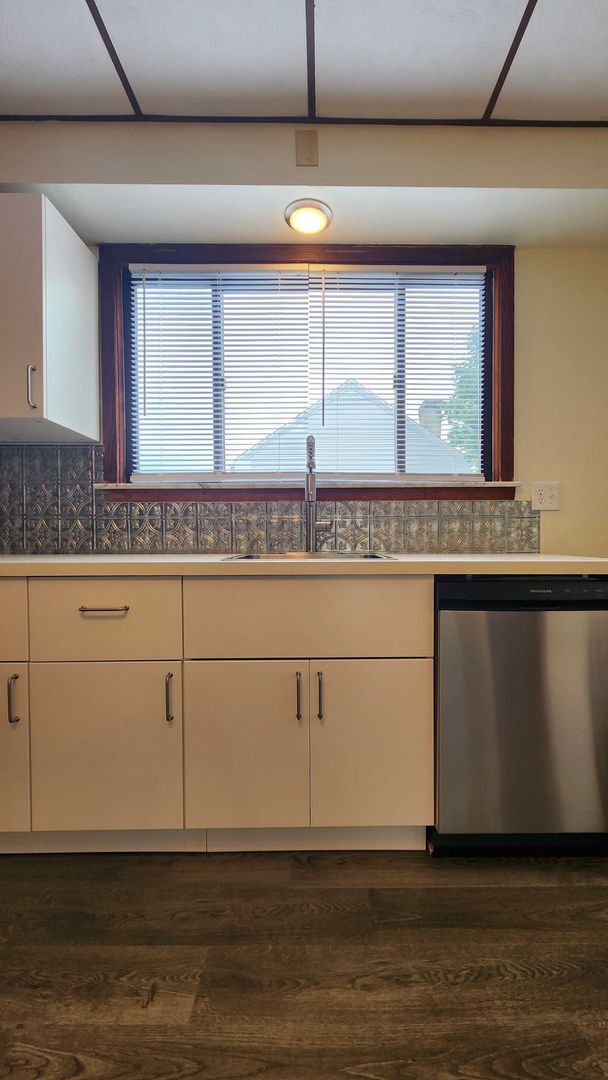 Building Photo - Now showing! Updated 4BR  1 bath house!