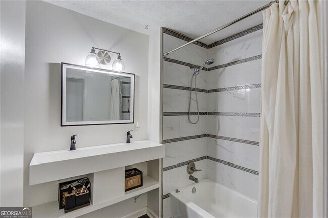 Building Photo - 3152 Westbrook Trace SW