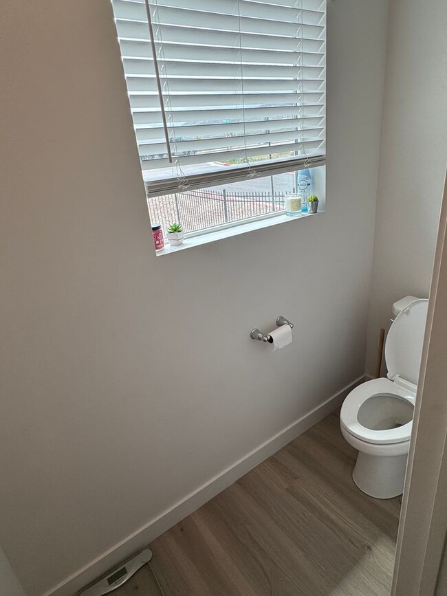 Building Photo - Beautiful NEW build, 4 bedroom 2 bathroom