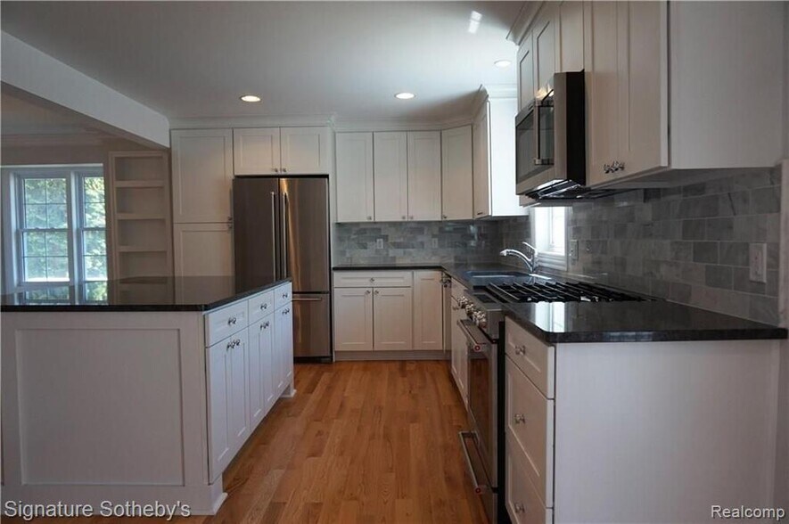 Building Photo - 203 Curry Ave