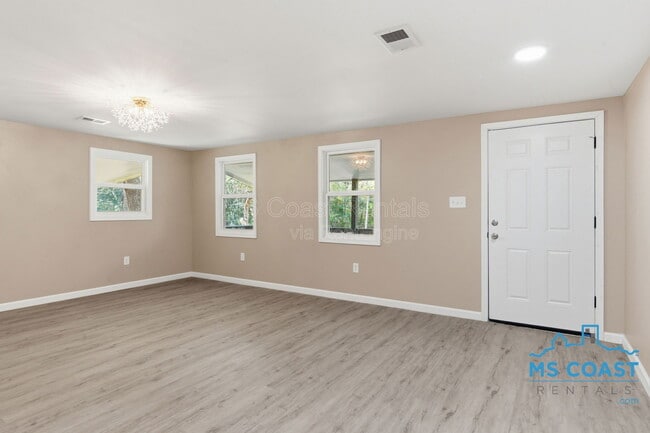 Building Photo - 1528 Ladnier Rd