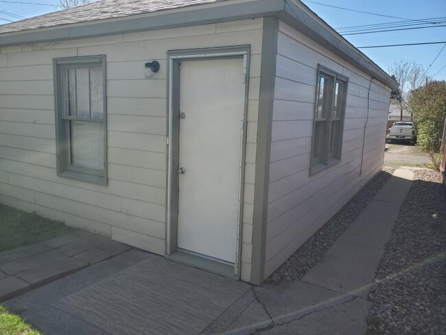 Building Photo - 1510 1st Ave S