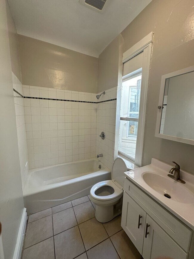 Building Photo - 523-523 Natoma St
