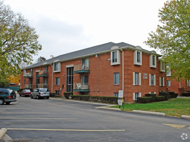 Primary Photo - Woodhall Apartments