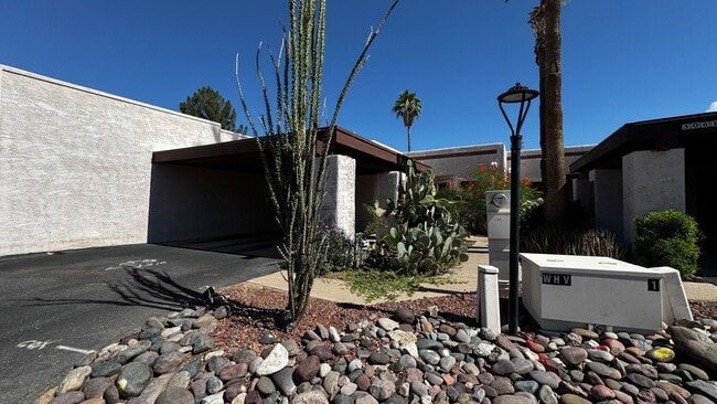 Primary Photo - Nort Central (Prince and Country Club) 2 b...
