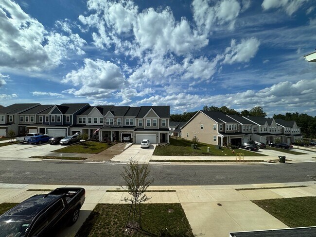 Building Photo - 3672 Isaac Cir