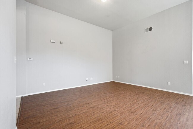 Building Photo - 1113 Beaverwood Ln