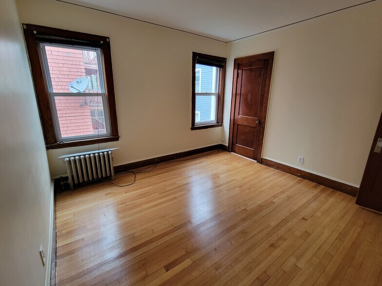 Building Photo - 52 Nixon St