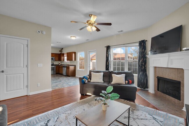 Building Photo - Like New Home for Rent in Hinesville!