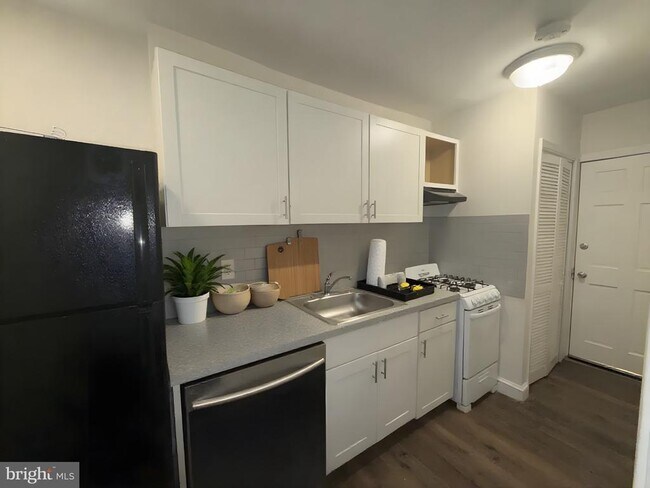 Building Photo - 102 O St SW