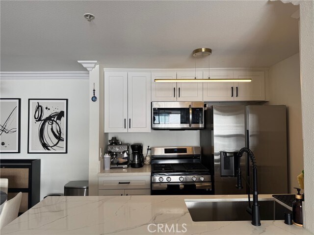 Building Photo - 7320 Hawthorn Ave