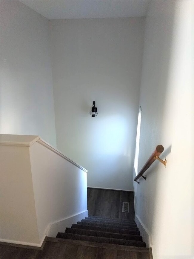 Building Photo - 29 Lakeshore Terrace