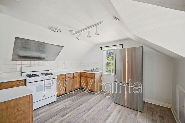 Building Photo - 3841 Chatham Cir