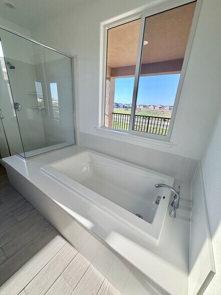 Building Photo - 5318 Lake Mary Dr
