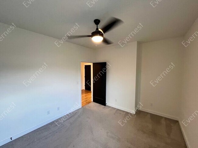Building Photo - 4-Bedroom Home with Modern Comforts in a P...