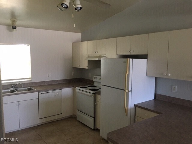 Building Photo - 4023 Skyline Blvd