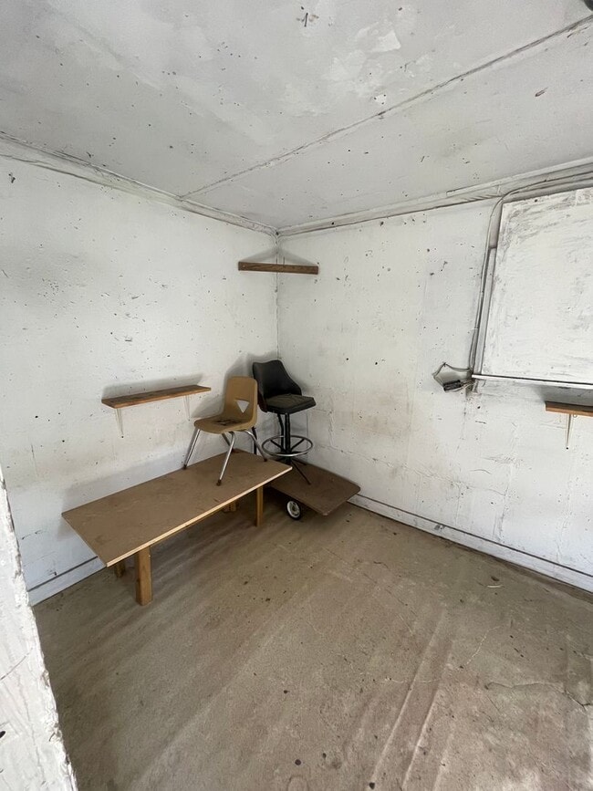 Building Photo - Available Now! Pet-Friendly Updated 2 Bedr...