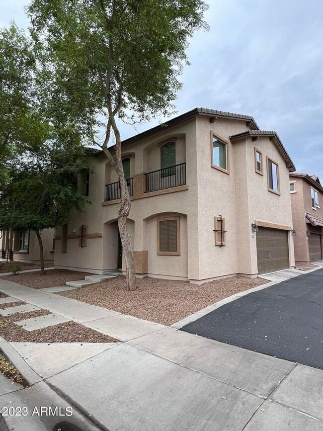 Building Photo - 3 bedroom 2 bath home in the desirable Higley Park community.