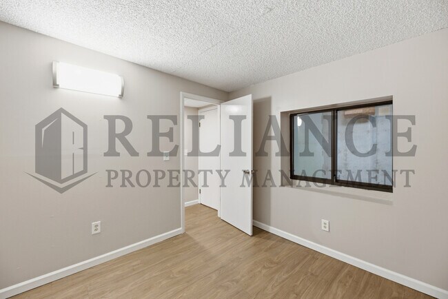 Building Photo - 1908 N Jeanette St