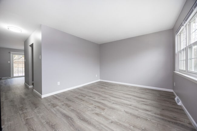 Building Photo - 1114 Bayless Pl