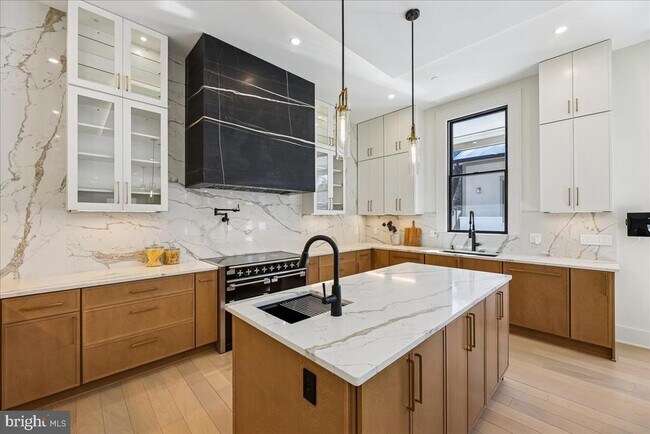 Building Photo - 4428 Albemarle St NW