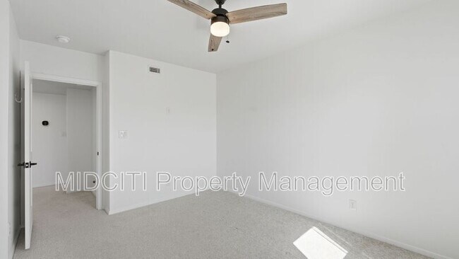 Building Photo - 1198 Green Hill Dr