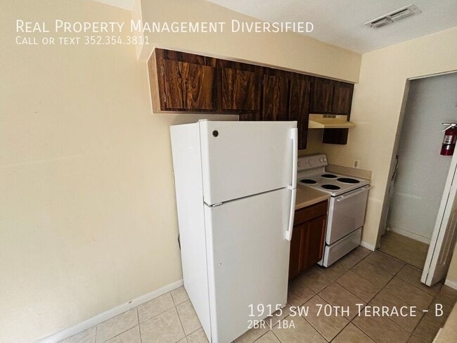 Building Photo - 1915 SW 70th Terrace