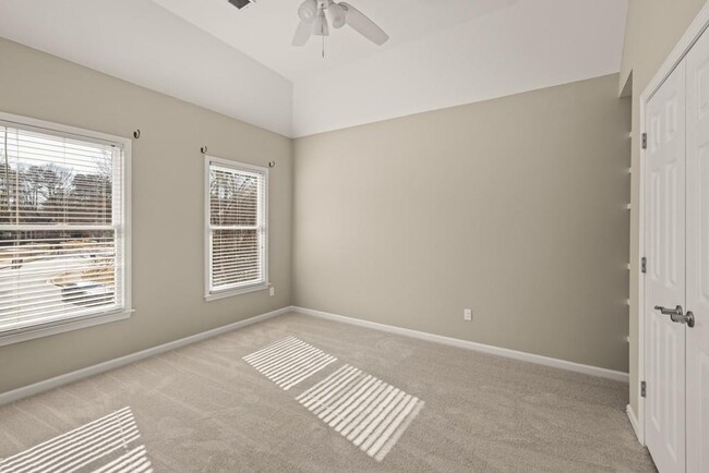 Building Photo - 340 Fieldstone Walk